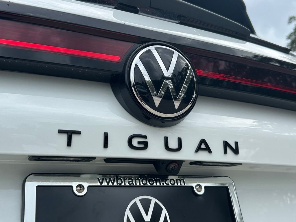 New 2026 White/off-white Volkswagen 2.0T SE R-Line Black image 39