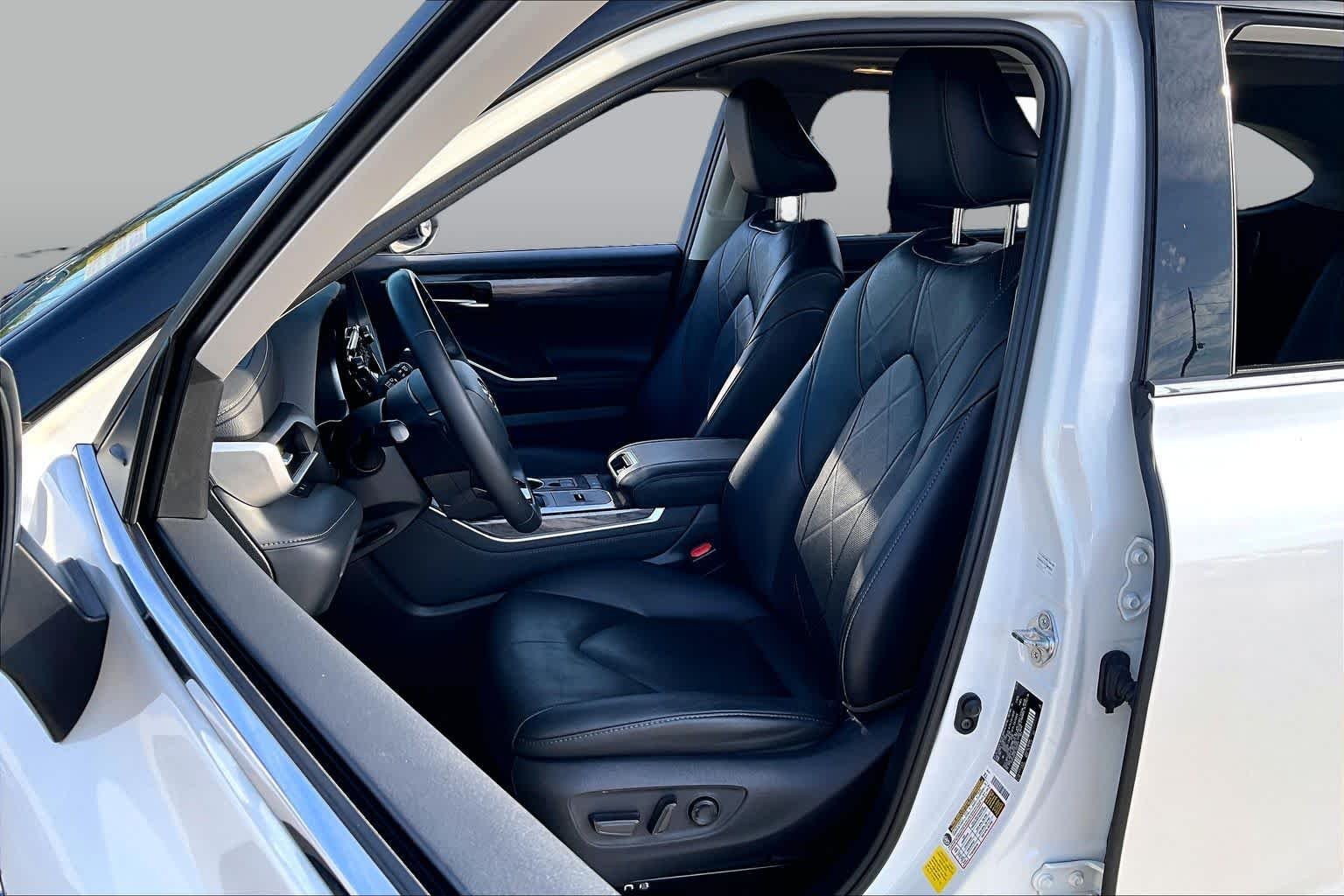 Used 2020 Blizzard Pearl Toyota Hybrid Platinum image 8