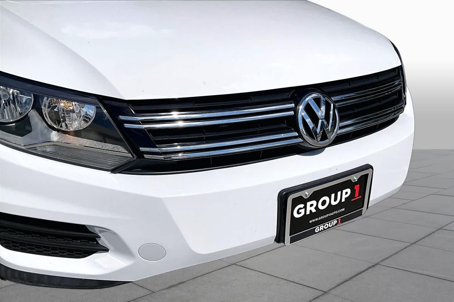 Used 2018 Pure White Volkswagen  image 28
