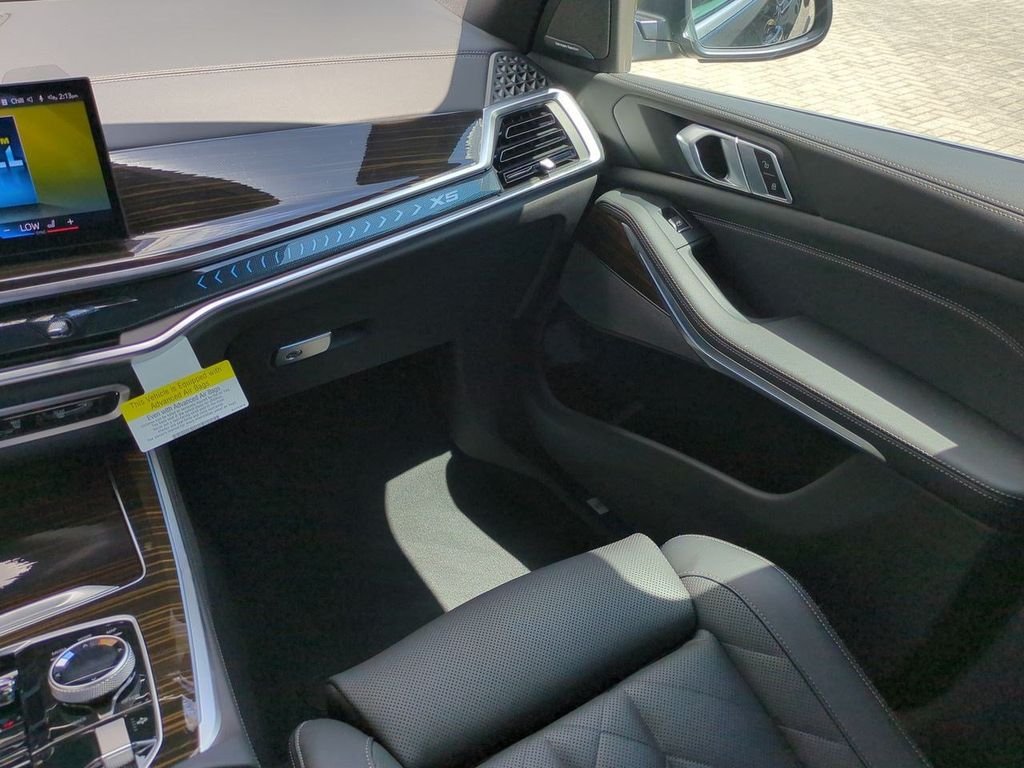 New 2026 Black Sapphire Metallic BMW xDrive50e image 17