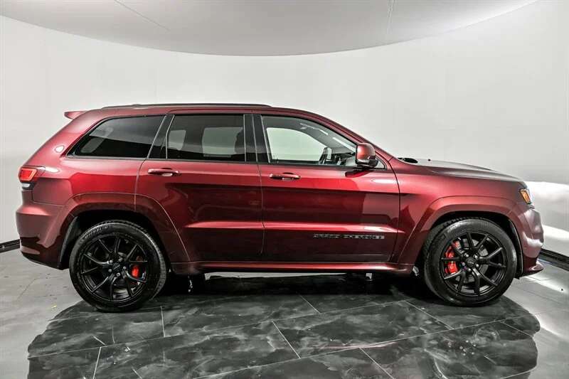 Used 2019 Velvet Red Pearl Coat Jeep SRT image 10