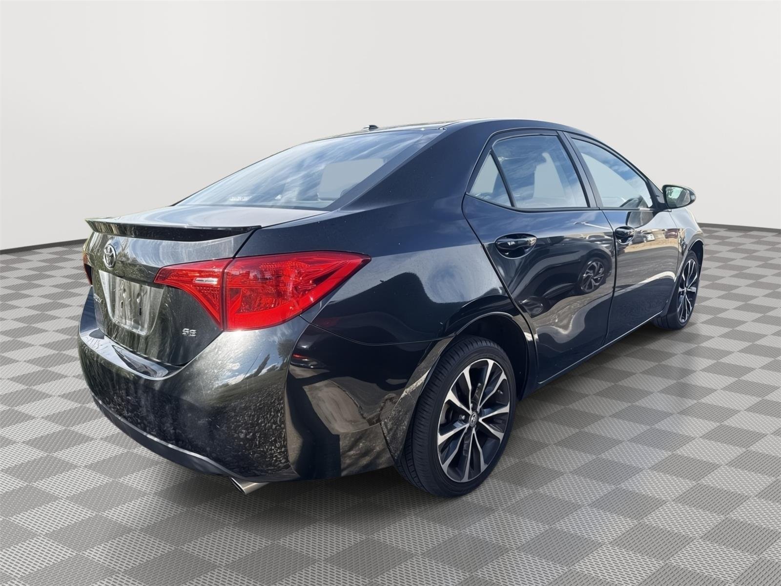 Certified Used 2018 Black Sand Pearl Toyota SE image 4