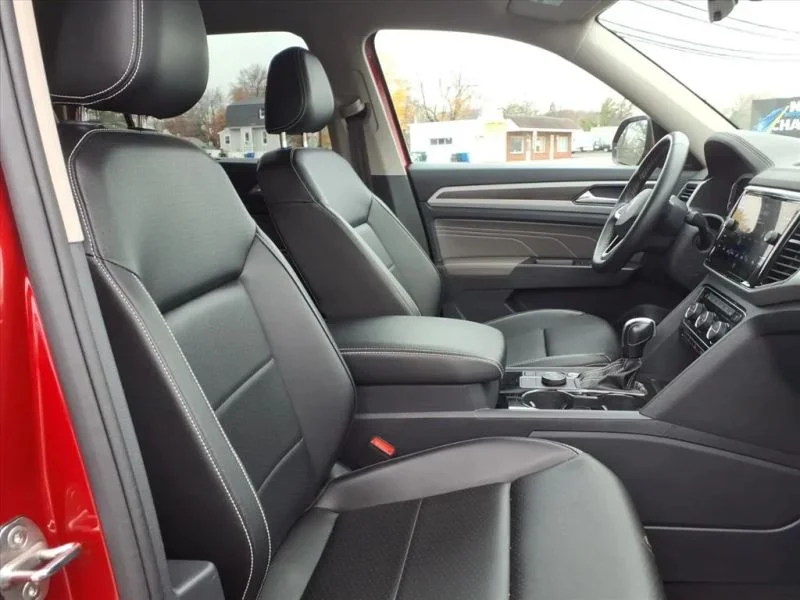 Used 2022 Red Volkswagen SE 4Motion w/Tech Pkg Sport Utility 4D image 13