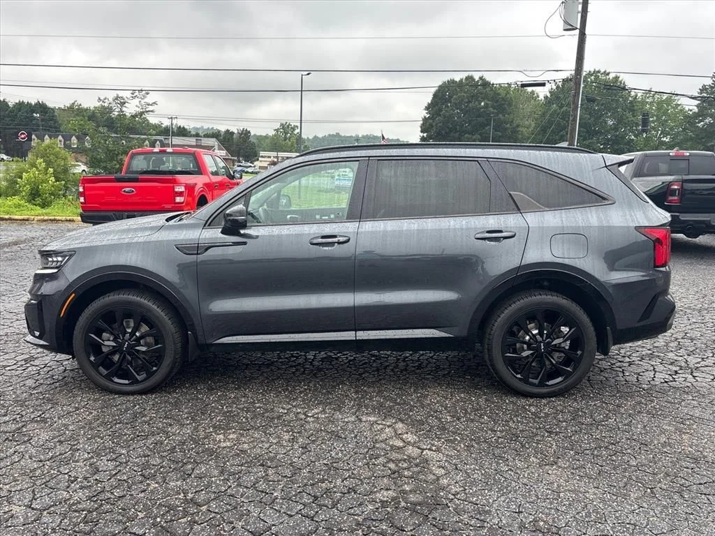 Used 2022 Black Kia X-Line EX image 4