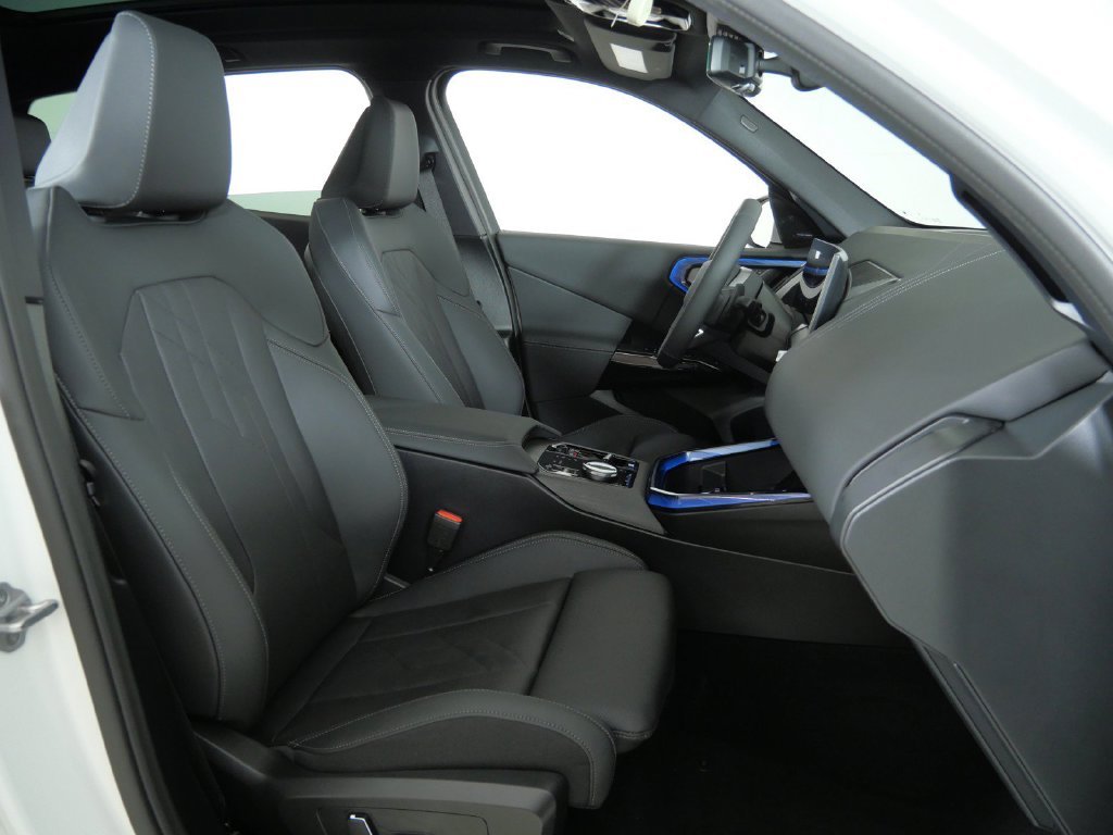 New 2026 Alpine White BMW 30 xDrive image 22