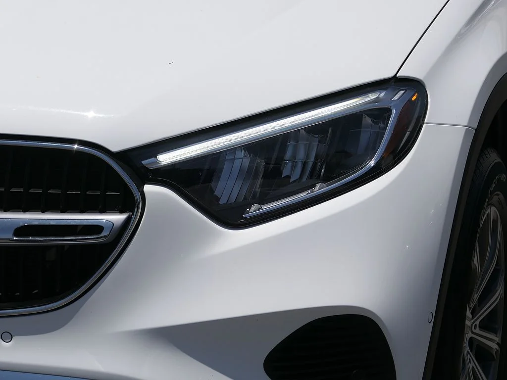 Used 2024 White Mercedes-Benz GLC 300 image 8