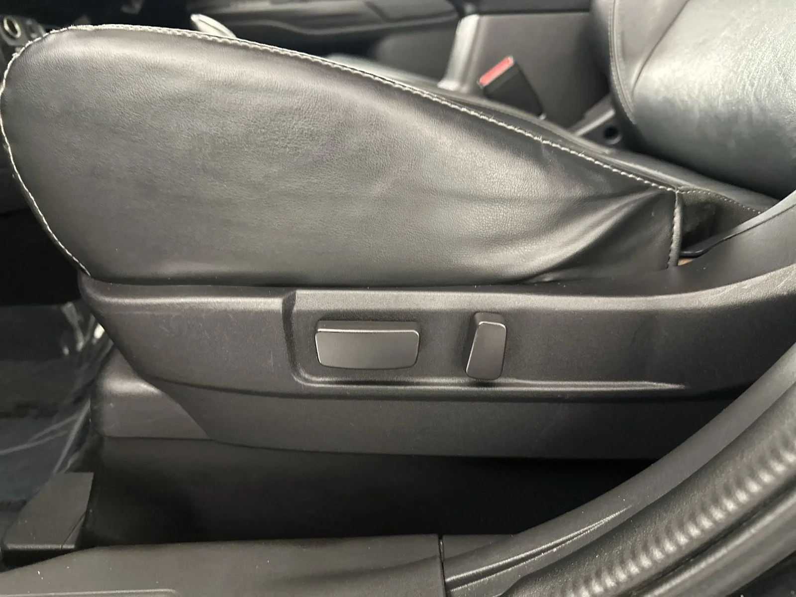 Used 2018 Black Mitsubishi SEL image 12