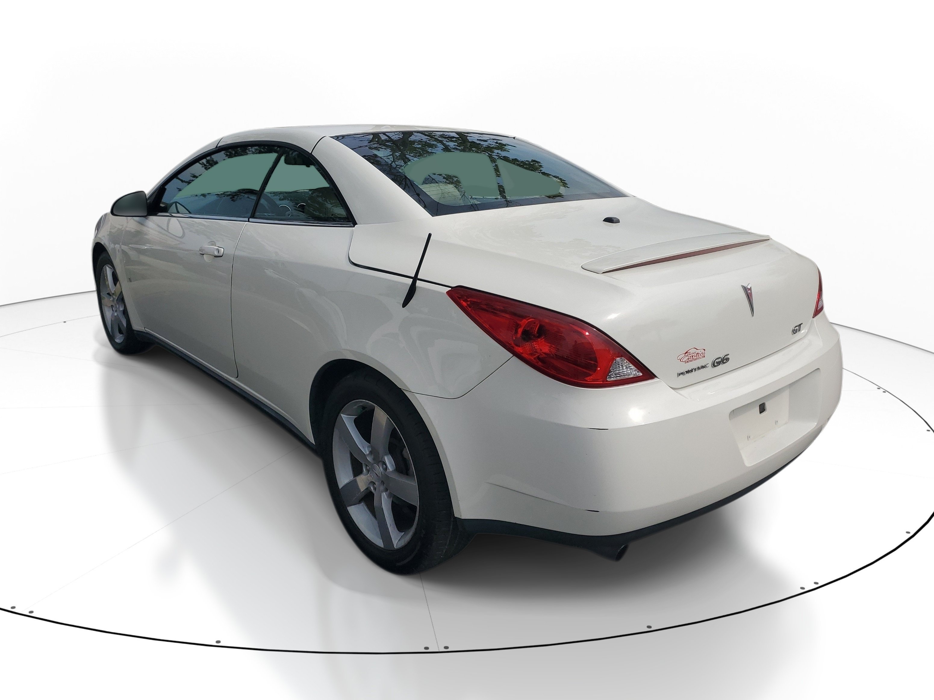 Used 2007 Ivory White Pontiac GT image 8