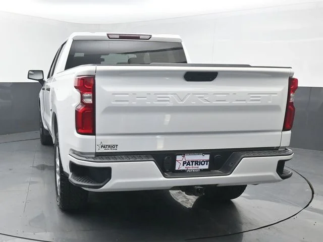 Used 2022 White Chevrolet Custom image 4