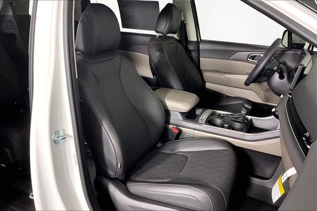 New 2026 Snow White Pearl Kia EX image 11