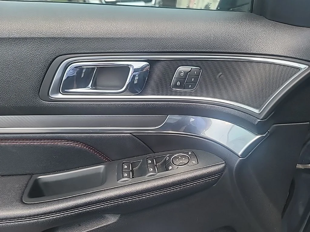 Used 2019 Blue Ford Sport image 13