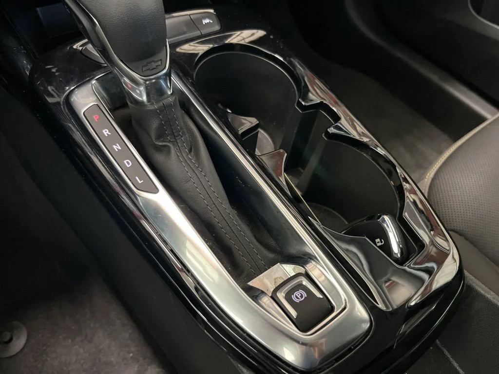 New 2025 Summit White Chevrolet ACTIV image 15
