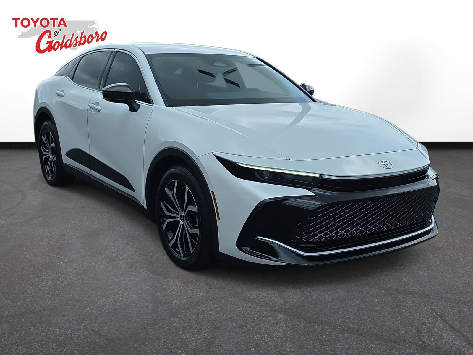 Used 2026 White Toyota XLE image 3