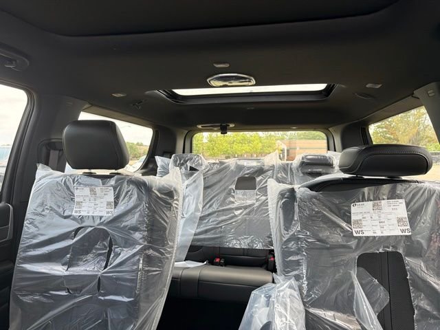 New 2026 Bright White Clear-Coat Exterior Paint Jeep Upland image 14