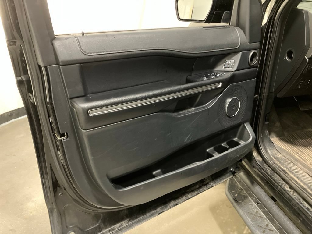 Used 2018 Black Ford XLT image 3