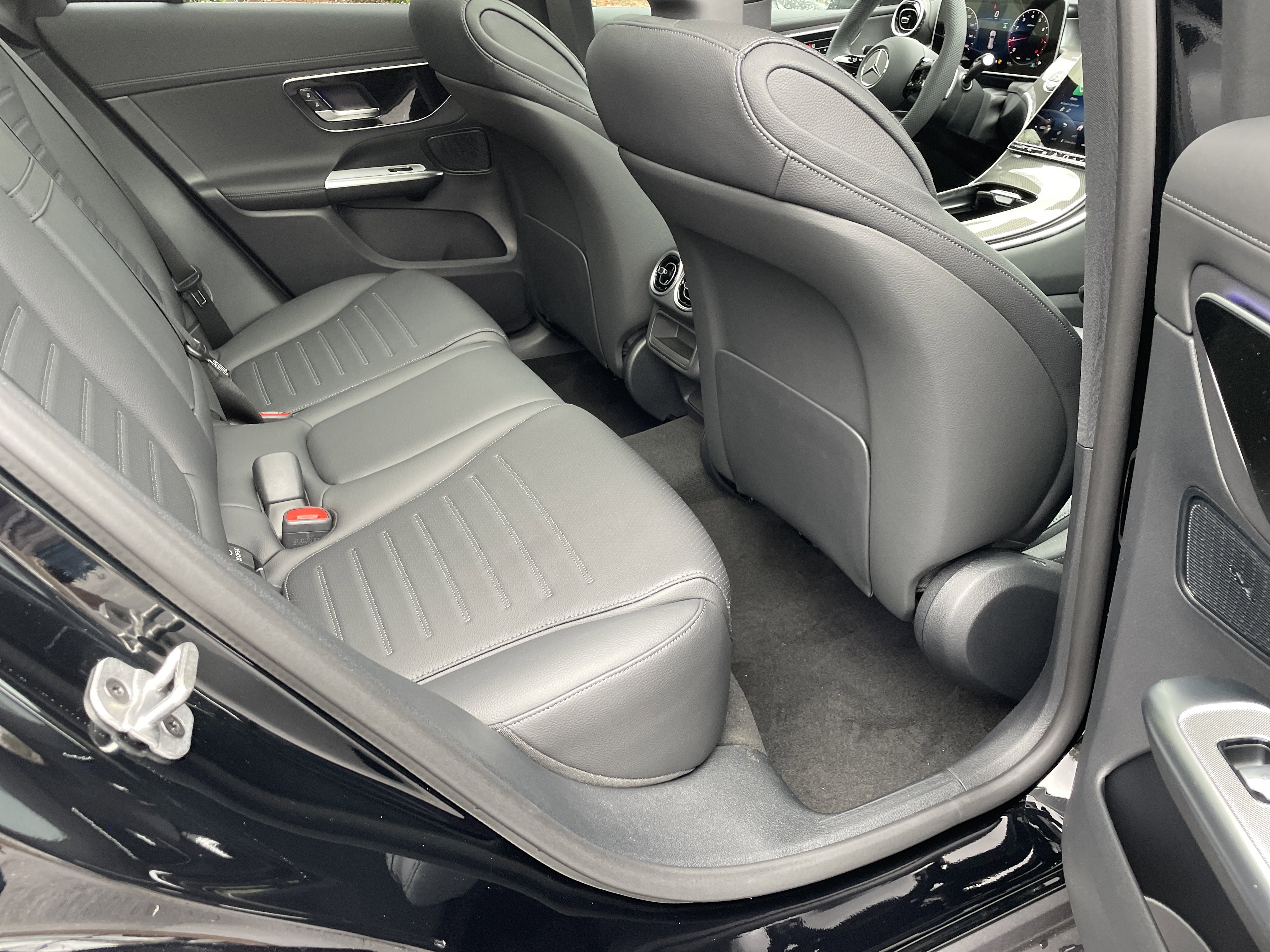 New 2026 Black Mercedes-Benz GLC 300 SUV image 39