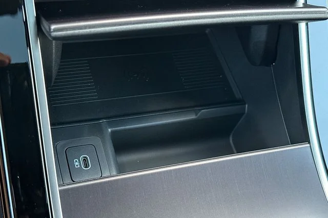 New 2026 Fuji White Land Rover Dynamic SE image 19