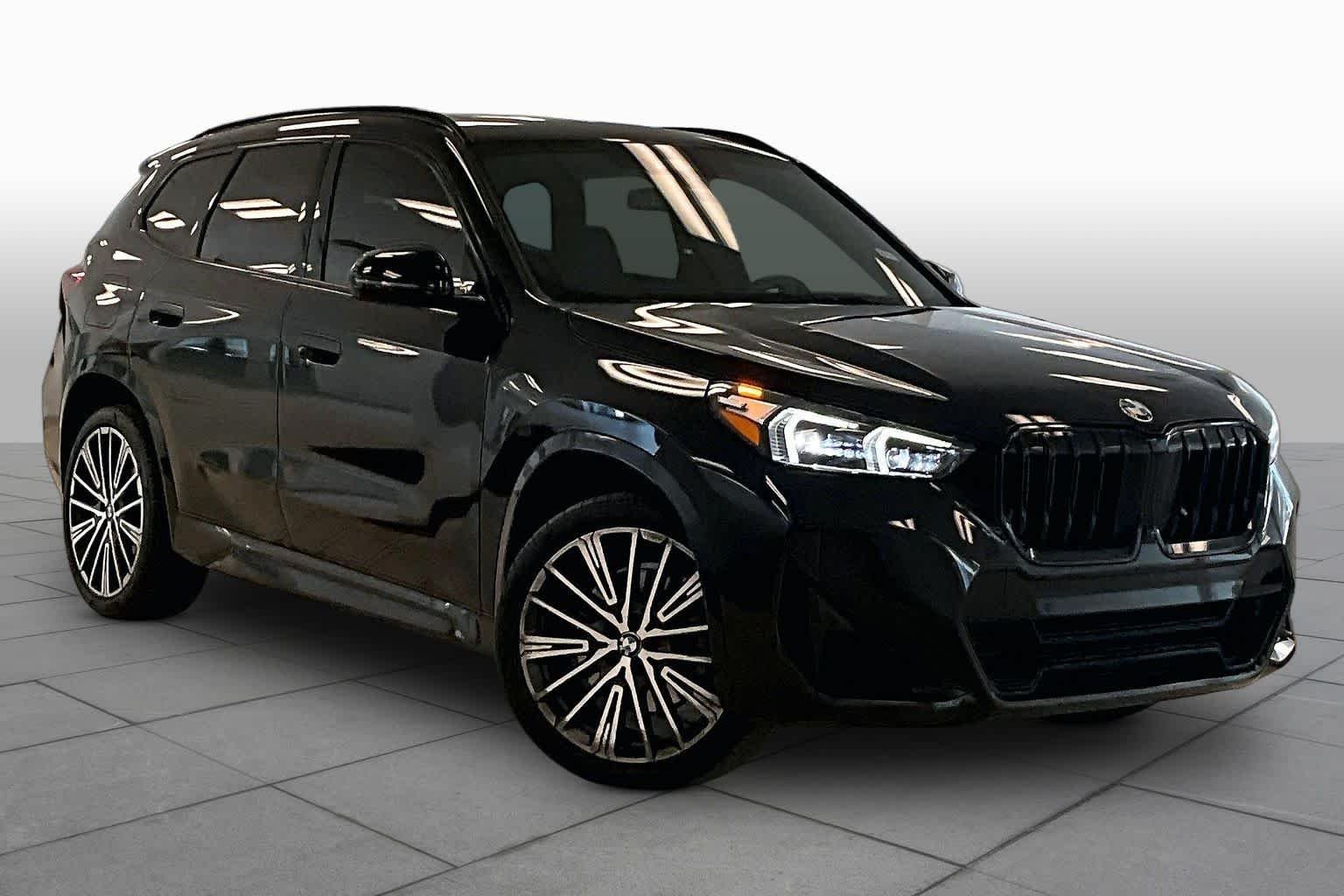 Used 2023 Black Sapphire Metallic BMW xDrive28i image 2