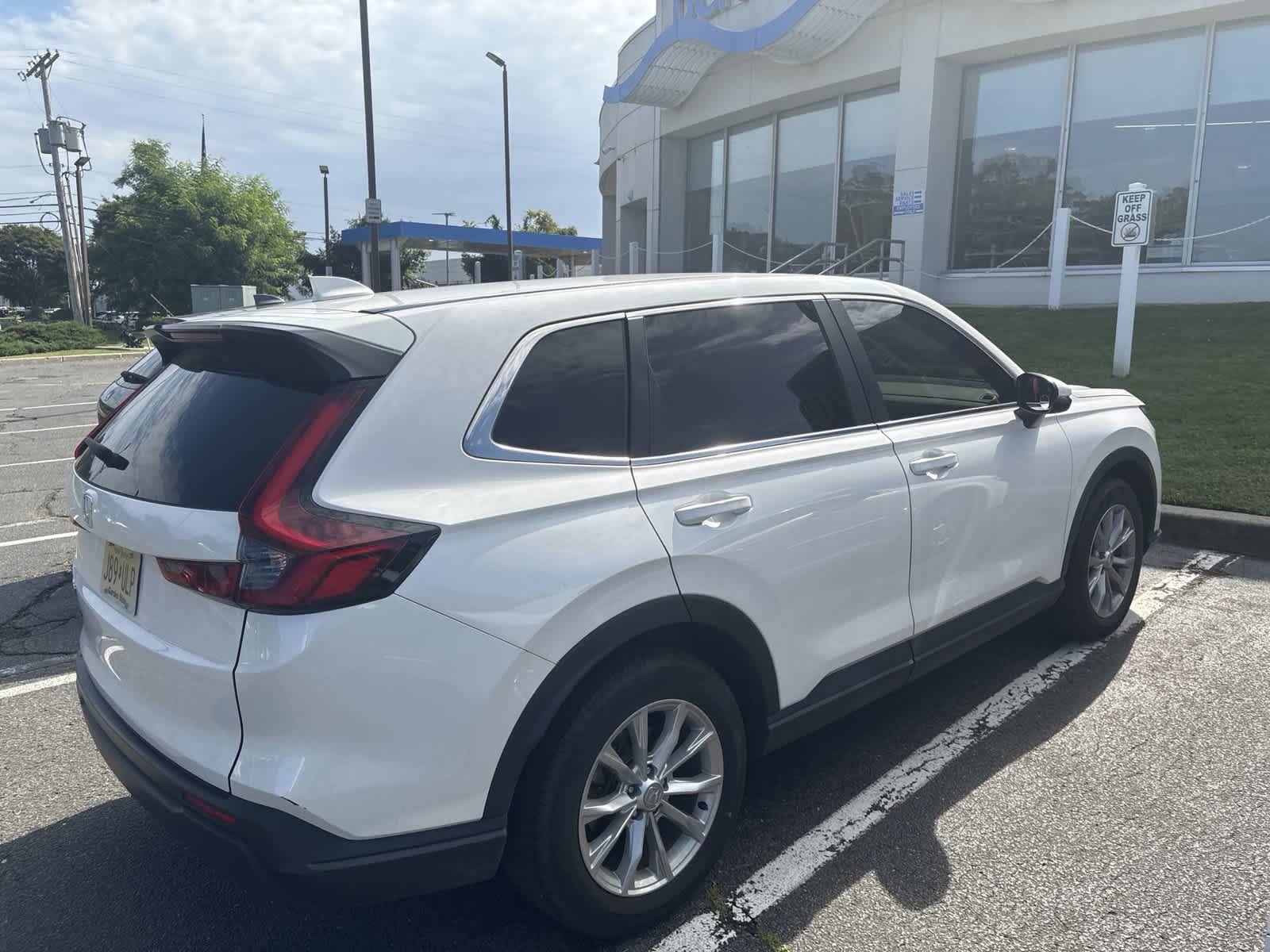Used 2024 Platinum White Pearl Honda EX-L image 5