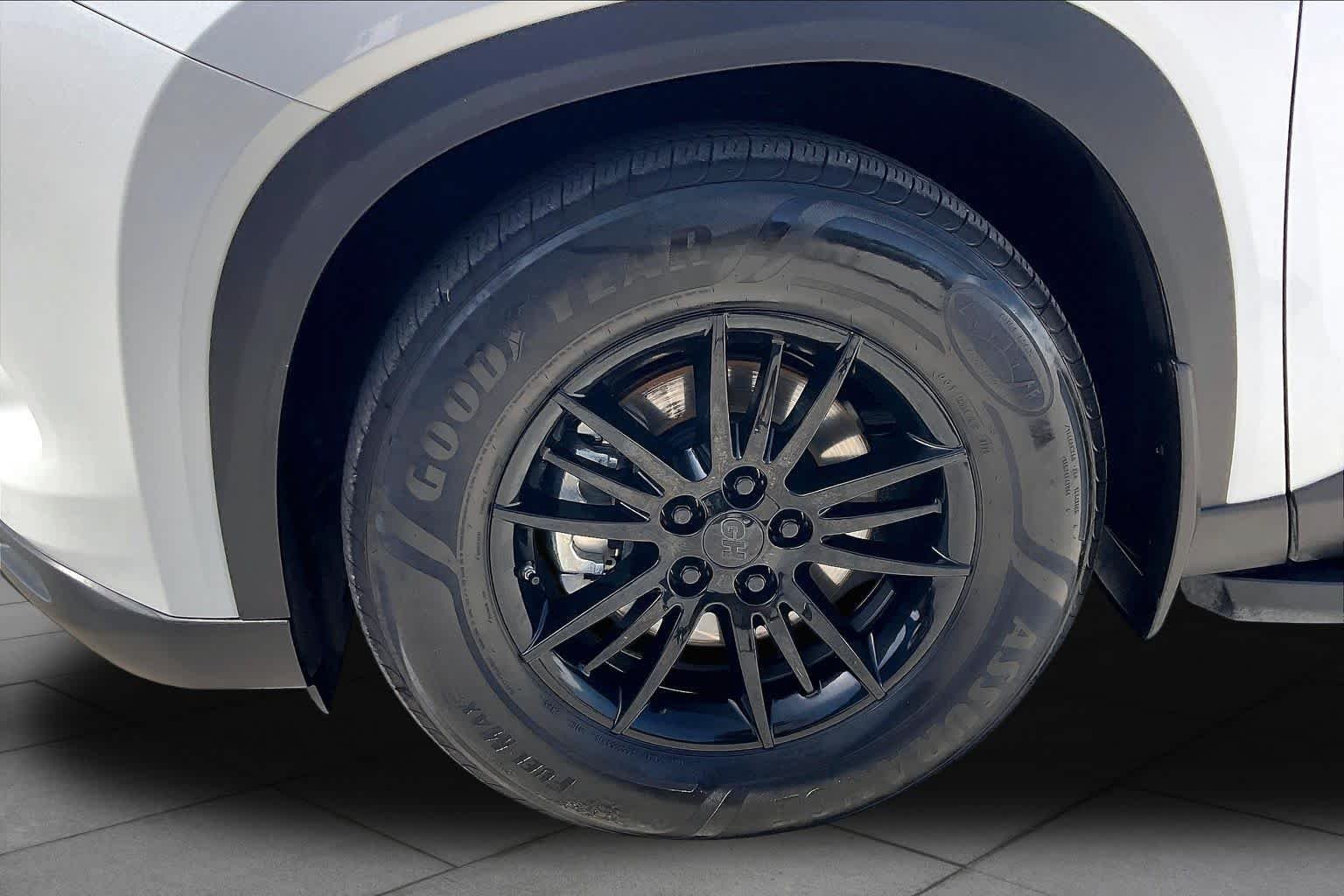 Used 2026 Wind Chill Pearl Toyota XLE image 12