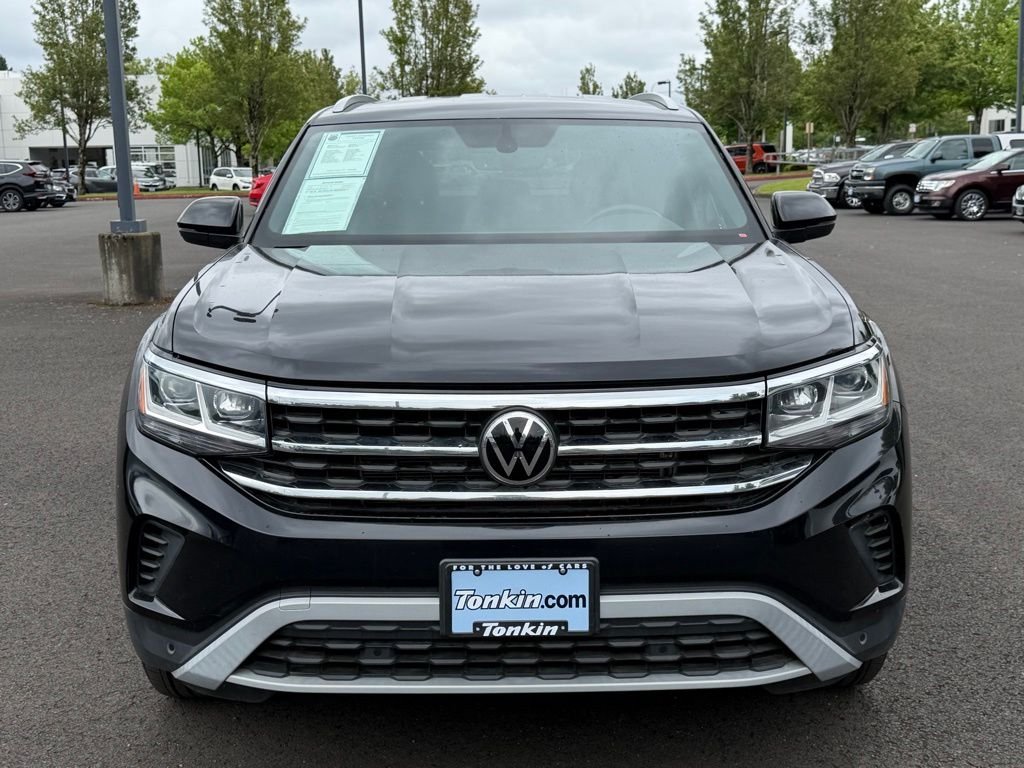 Used 2022 Black Volkswagen 3.6L V6 SE w/Technology image 4