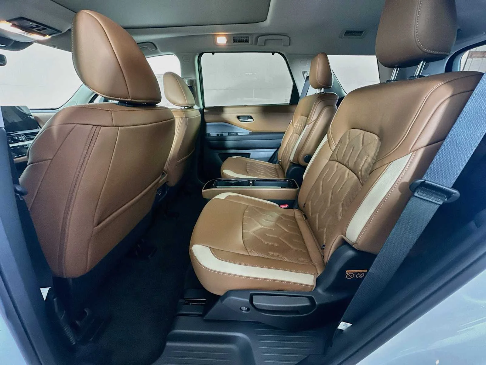 New 2026 Everest White Pearl Tricoat/Super Black Nissan Platinum image 5