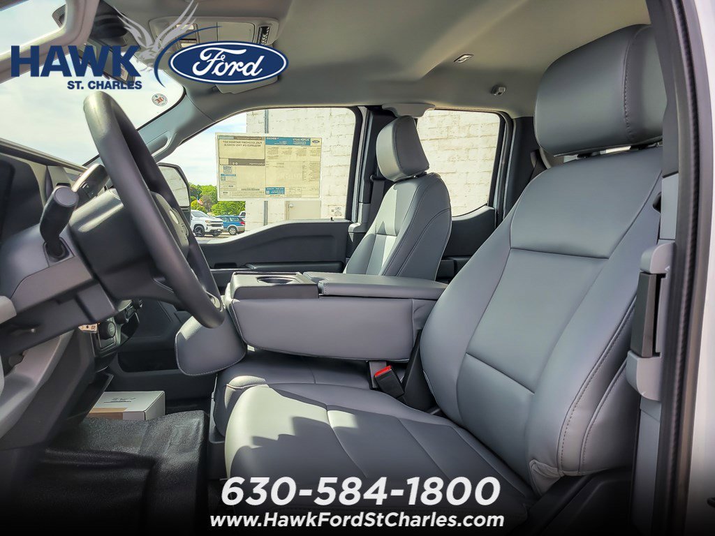 New 2026 Oxford White Ford F-450® XL image 8