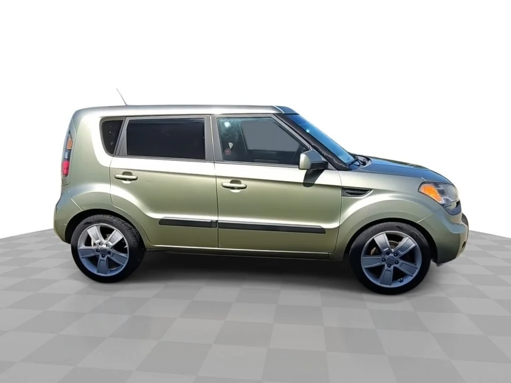 Used 2011 Green Kia Exclaim image 9