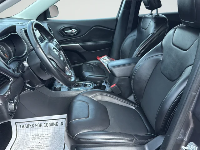Used 2019 Gray Jeep Latitude Plus image 12