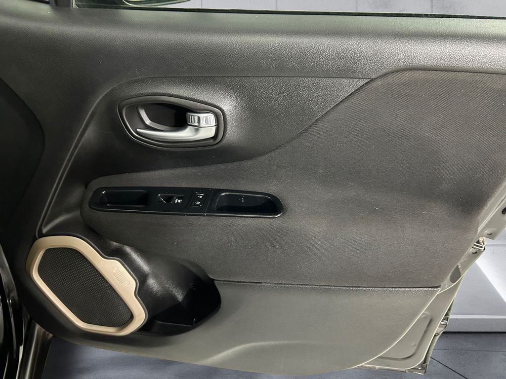 Used 2017 Black Jeep Latitude image 15