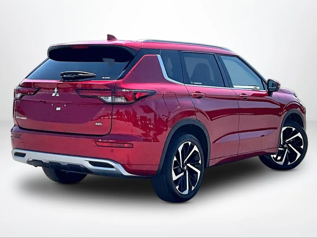 Used 2024 Red Mitsubishi SEL image 3