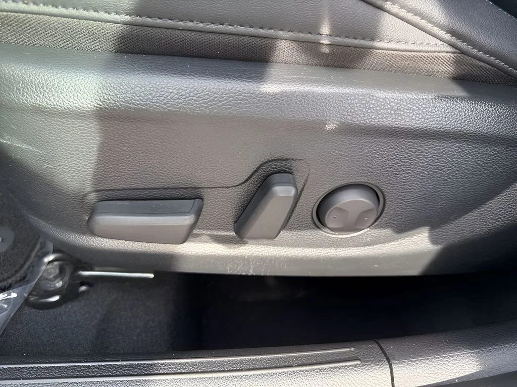 Used 2023  Kia EX image 11