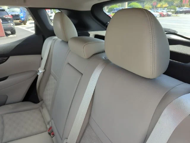 Used 2022 White Nissan SV image 29