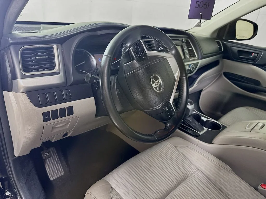 Used 2014 Black Toyota LE Plus V6 image 10