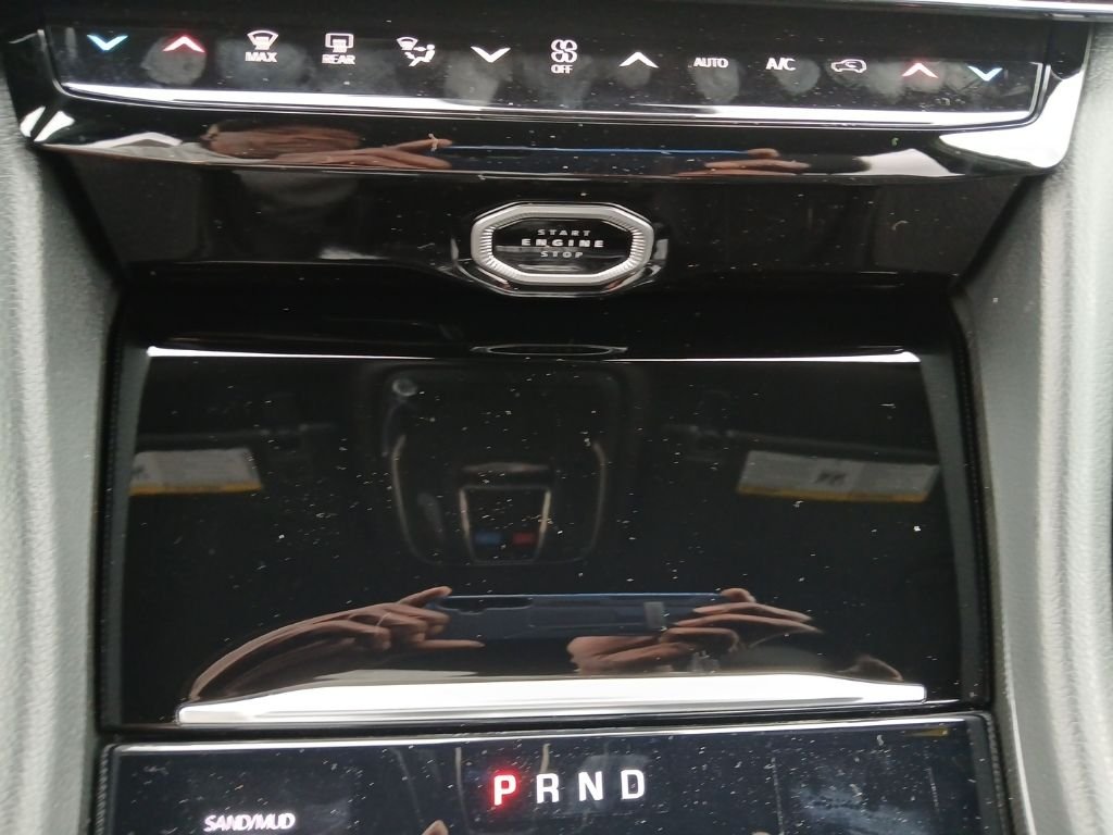 New 2026 Bright White Clear-Coat Exterior Paint Jeep Altitude image 19