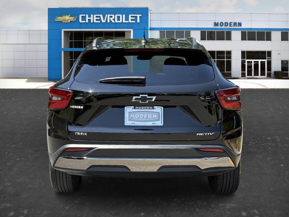 Used 2025 Mosaic Black Metallic Chevrolet ACTIV image 4