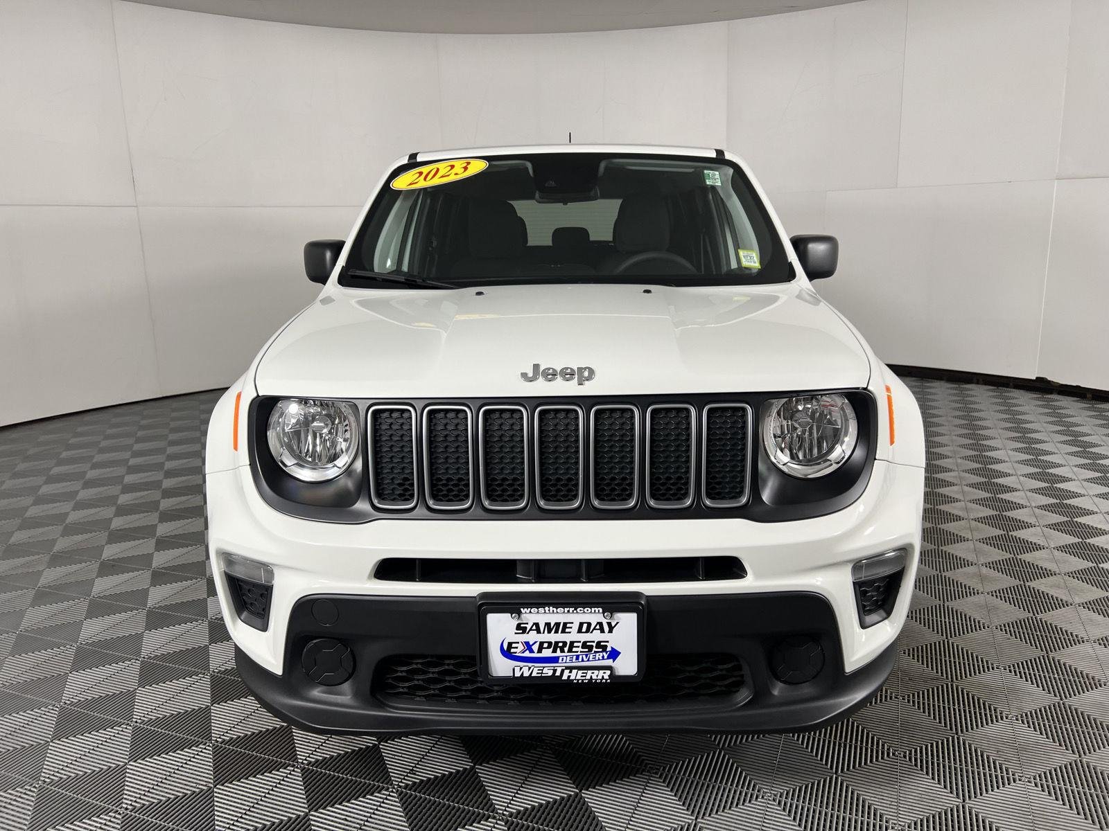 Certified Used 2023 Alpine White Clearcoat Jeep Latitude image 3