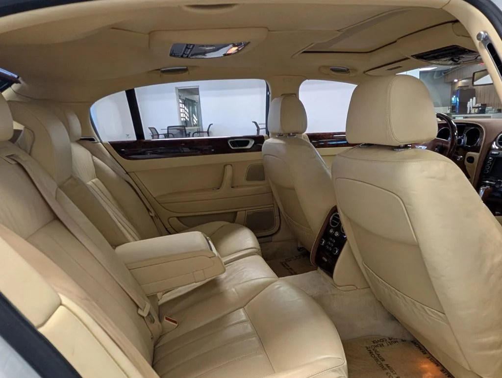 Used 2008 White Bentley Base image 15