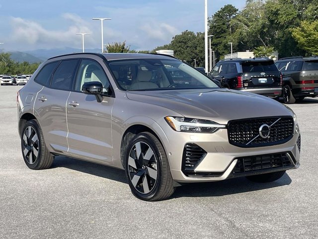 2025 Volvo XC60 T8 Plus