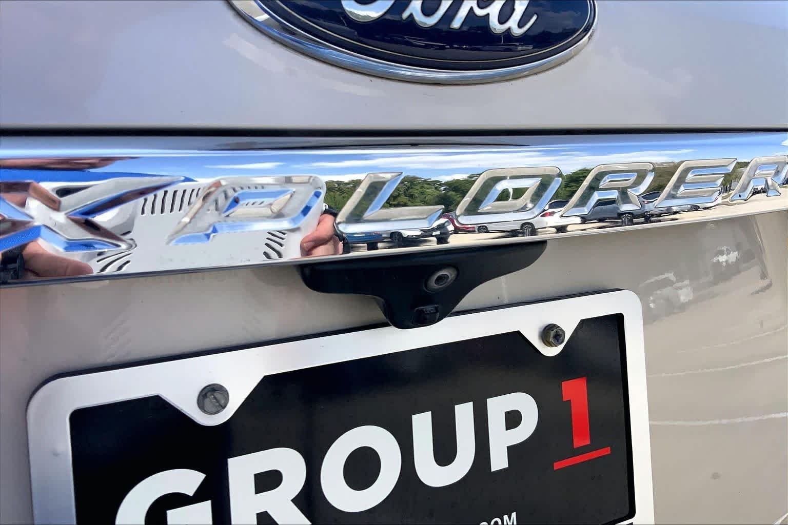 Used 2017 White Gold Metallic Ford Limited image 9