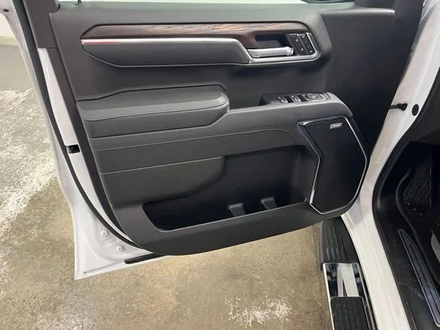 Used 2025 Summit White GMC SLT image 18