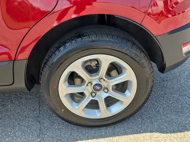 Used 2021 Red Ford SE image 33
