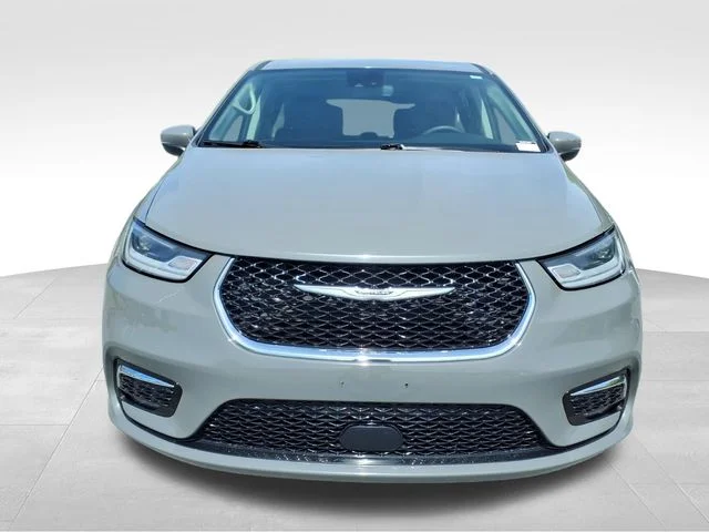 Used 2023 White Chrysler Touring L image 15
