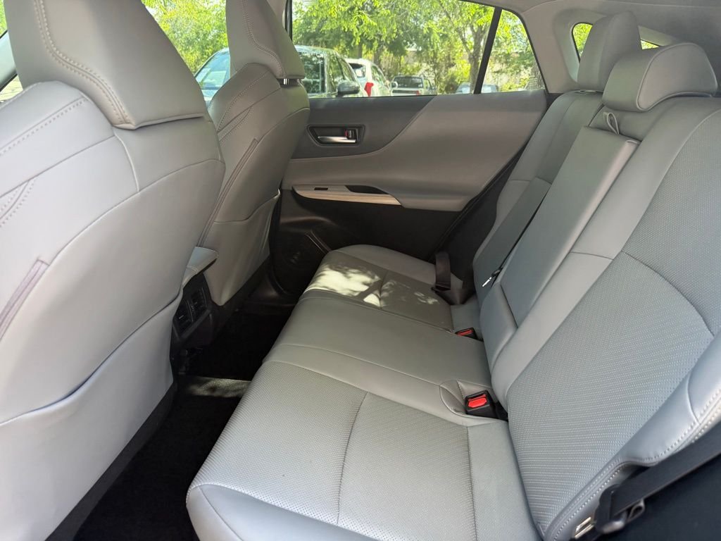 2024 Toyota Venza Limited - Photo 11