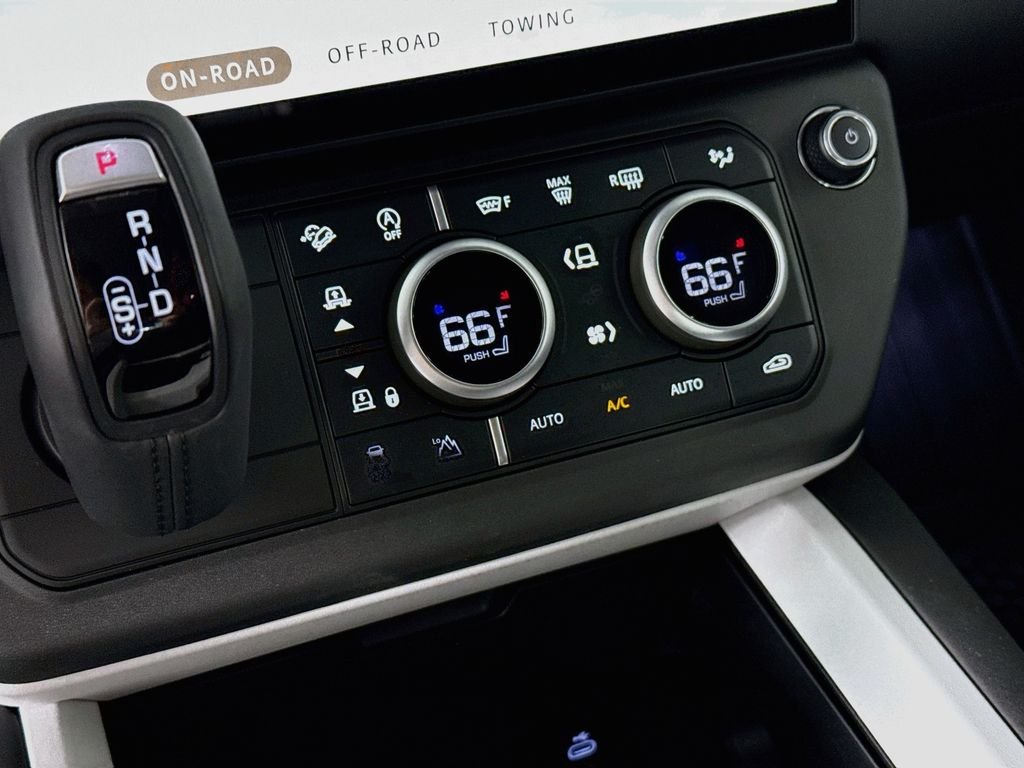 New 2026 Woolstone Green Land Rover S image 17