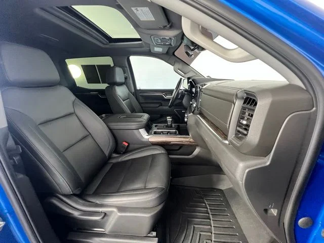 Used 2022 Blue Metallic GMC Elevation image 41