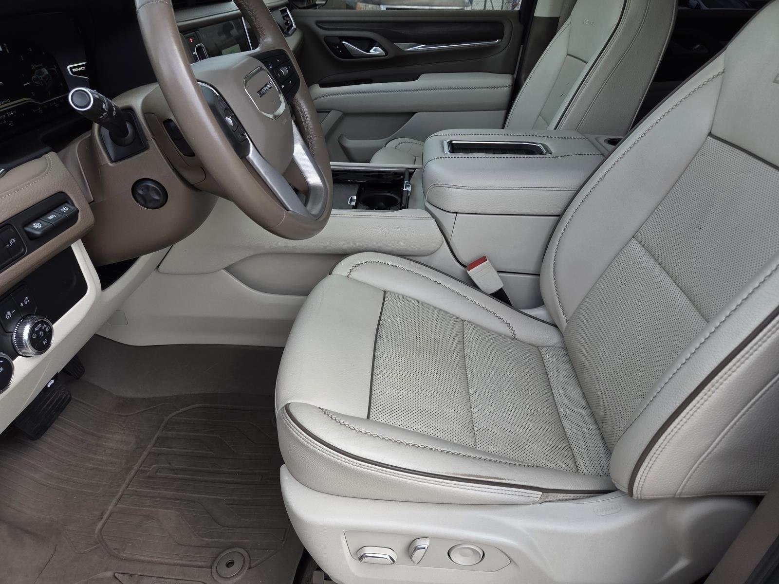 Used 2022 White Frost Tricoat GMC Denali image 29
