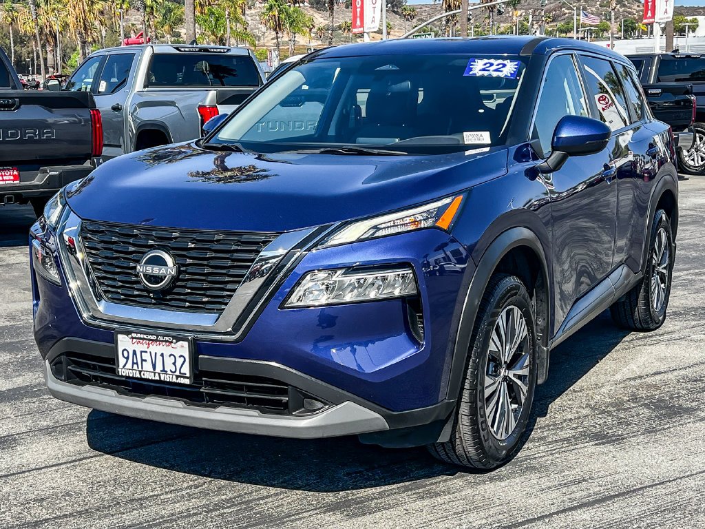 Used 2022 Caspian Blue Metallic Nissan SV image 3