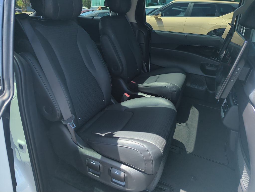 Used 2025 White Kia SX Prestige image 37
