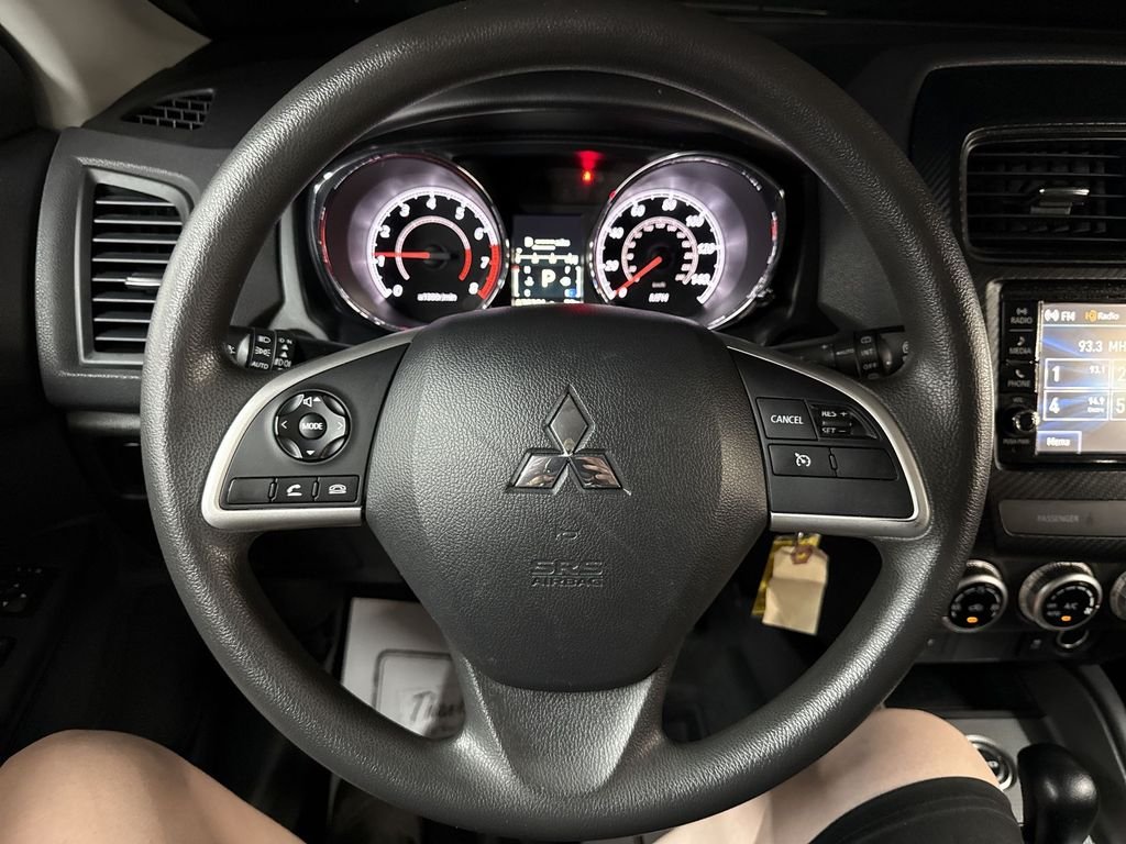 Used 2023  Mitsubishi  image 23